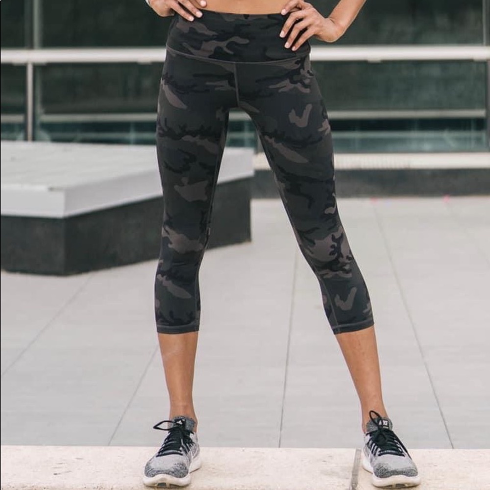 NWOT ZYIA Forest Camo Capri